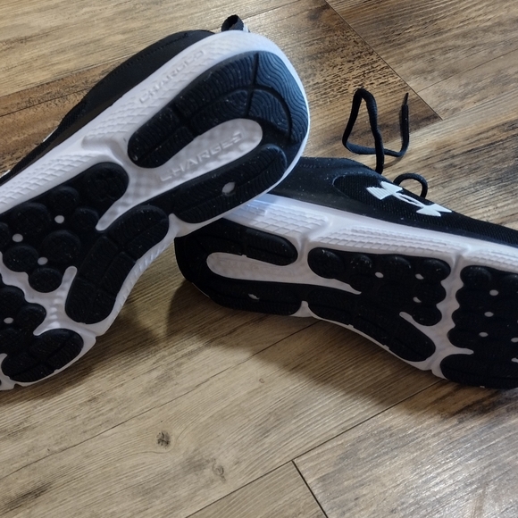 Under Armour Woman's Black Athletic Shoes - Picture 4 of 4